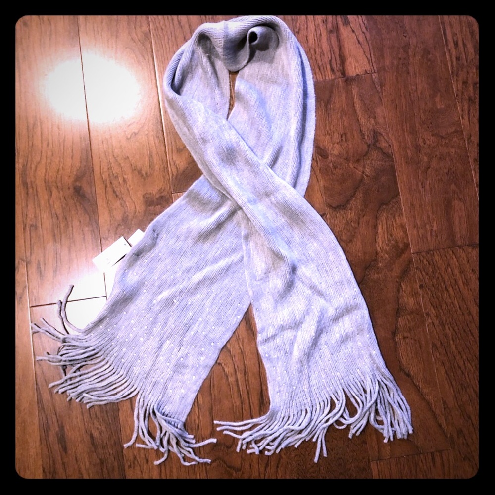 NY&C Traditional gray scarf with some bling